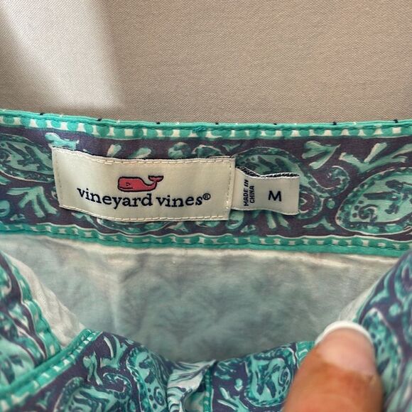 Vineyard Vines Embroidered Tiny Leaves Romper. Size Medium. - Picture 4 of 9